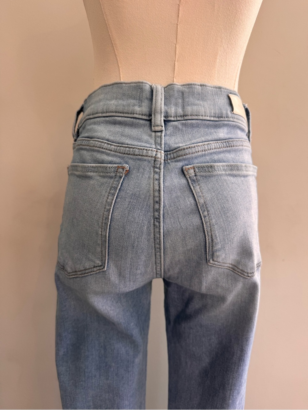 DL1961 Mara Straight Mid Rise Instasculpt Ankle Jeans | Fountain Wash | Size 26 - Picture 10 of 14